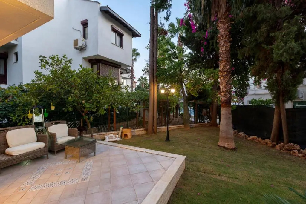 House Close to Beach with Shared Pool in Antalya
