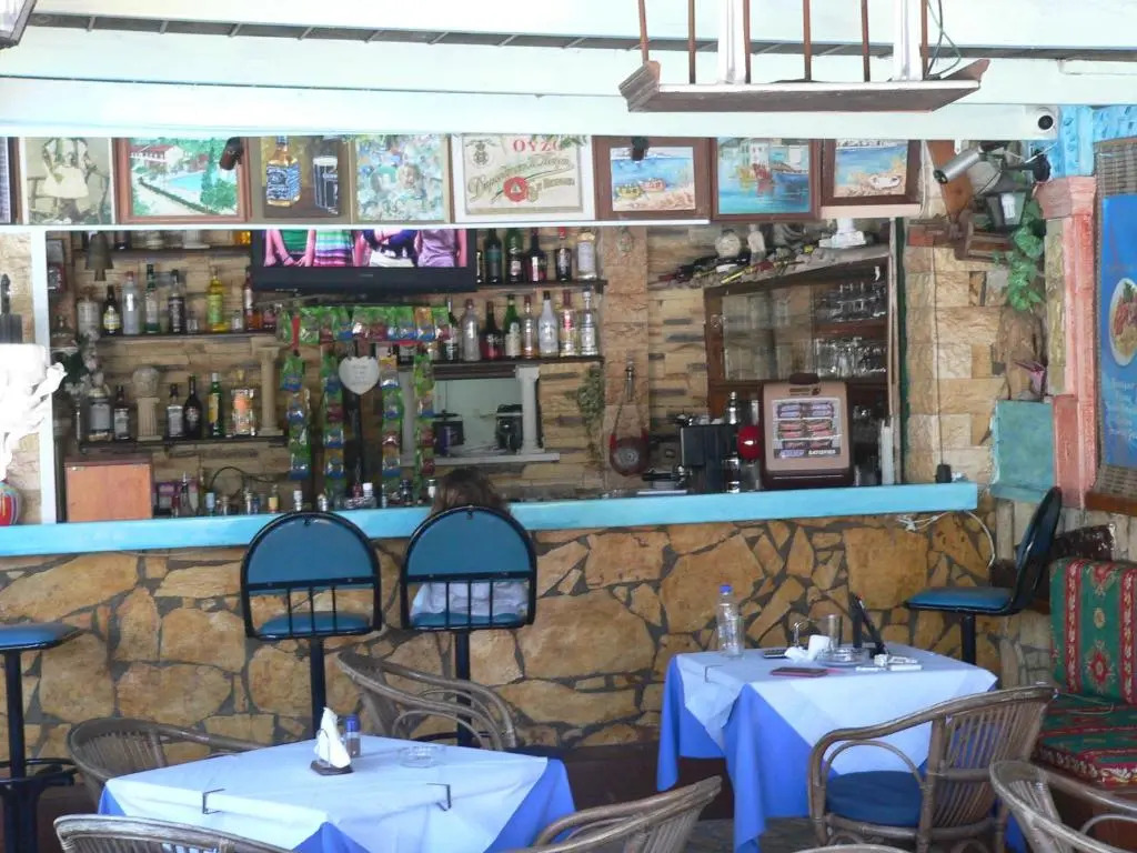 Alexandros Studios and Apartments