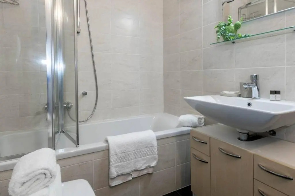 ALTIDO Apt for 4 with Terrace in a Quiet Residential Area