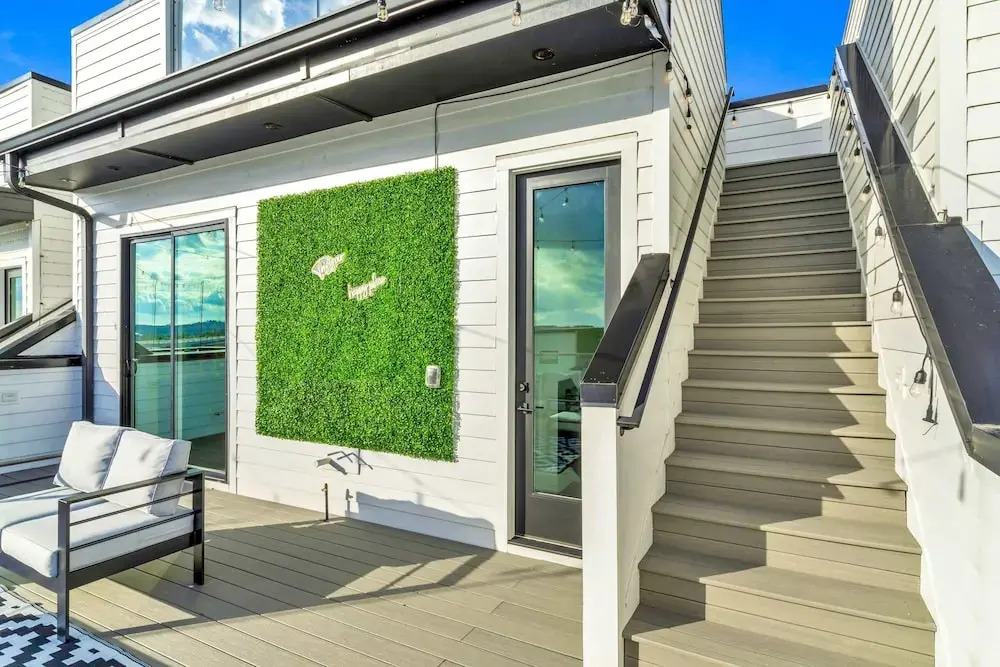 New Hot Tub Rooftop Decks City Views Poker