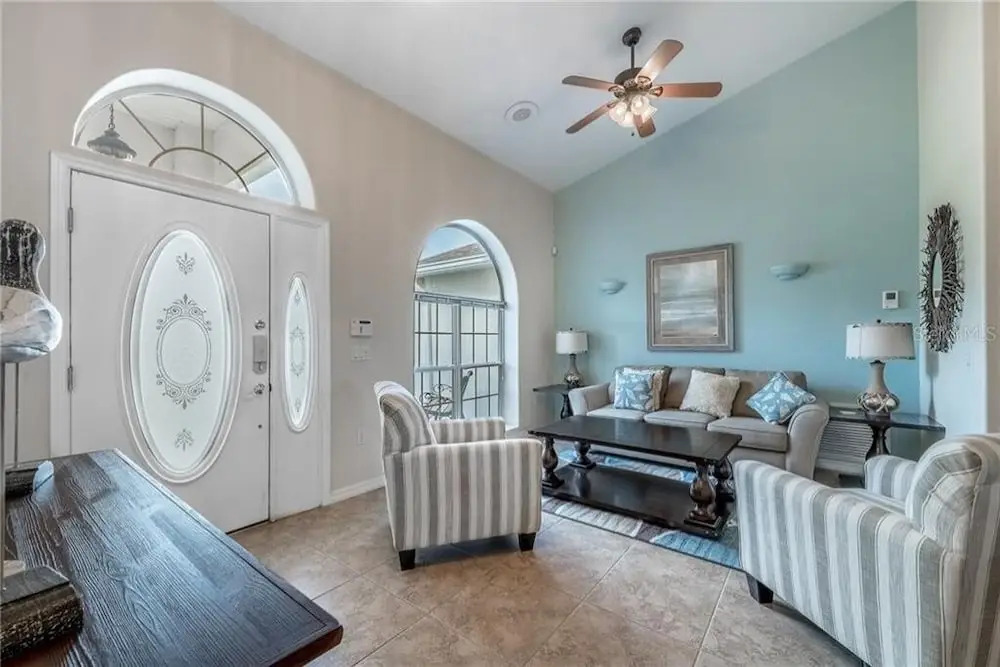 Impressive 5br, Pool, Lake, Disney 10 Minutes 5 Bedroom Home