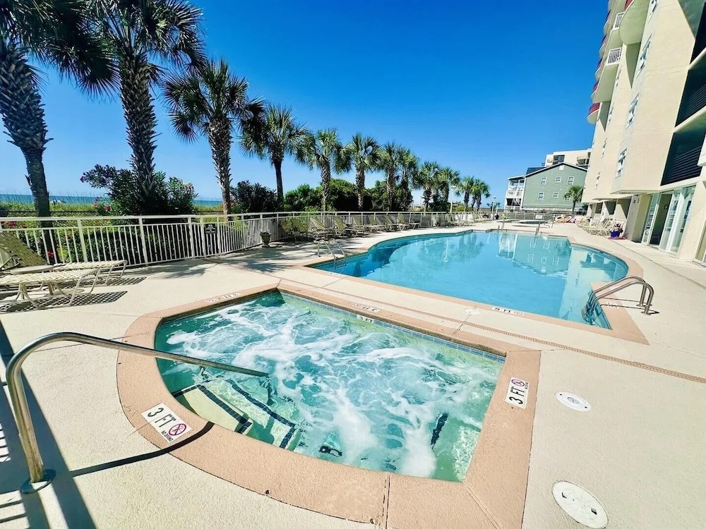 South Shore 1001 4 Bedroom Condo by RedAwning, North Myrtle Beach