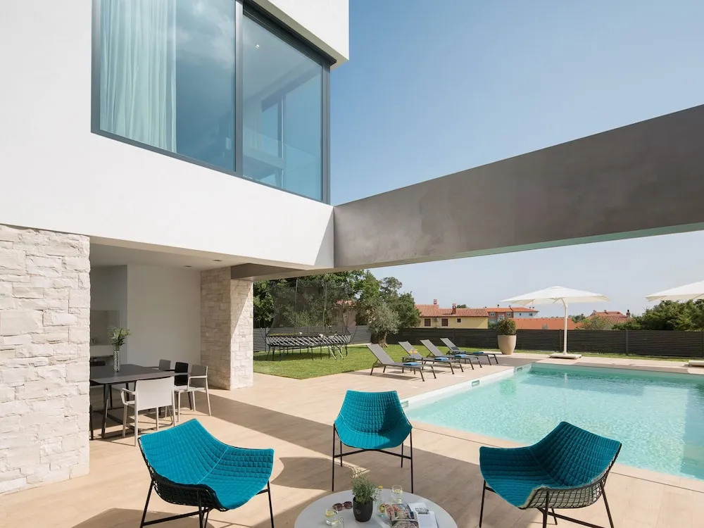 Luxury Villa in Ližnjan with Swimming Pool