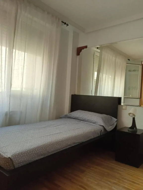 habitación muy cerca del centro, en el metro 10min a sol/ gran vía