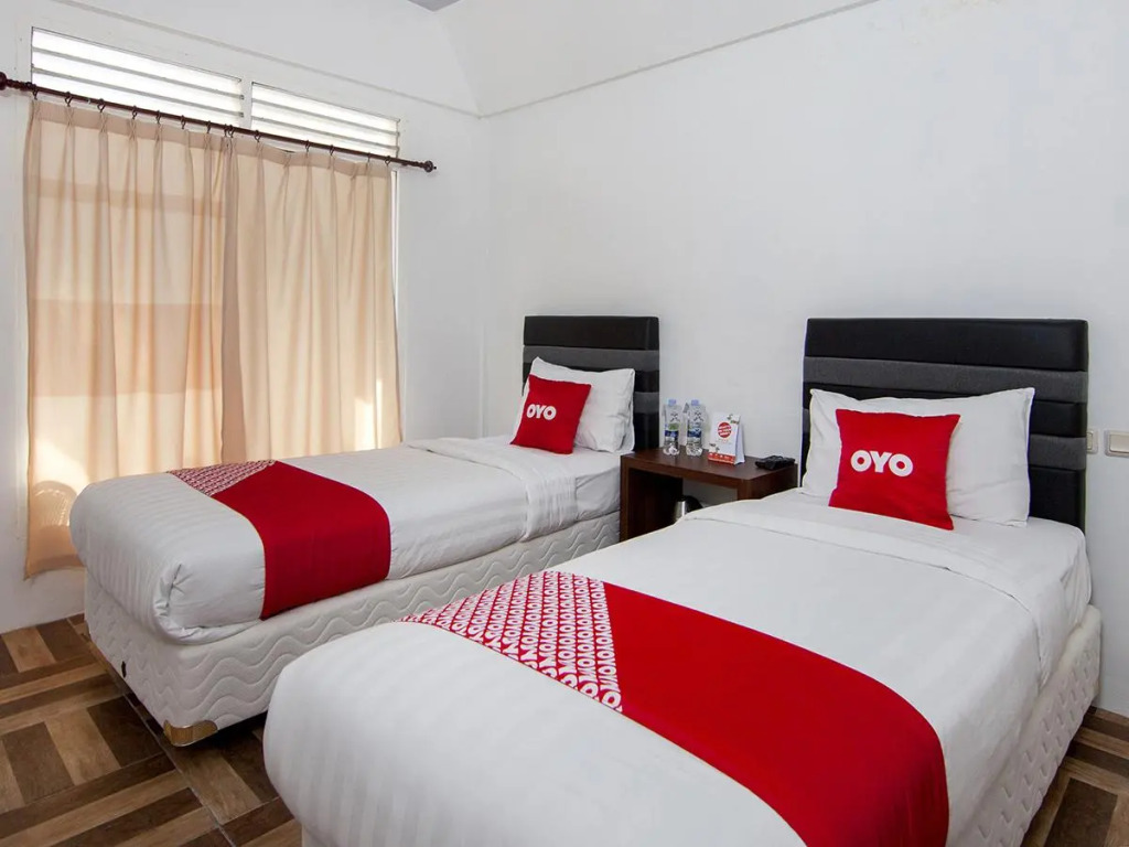 OYO 1812 Dg Inn