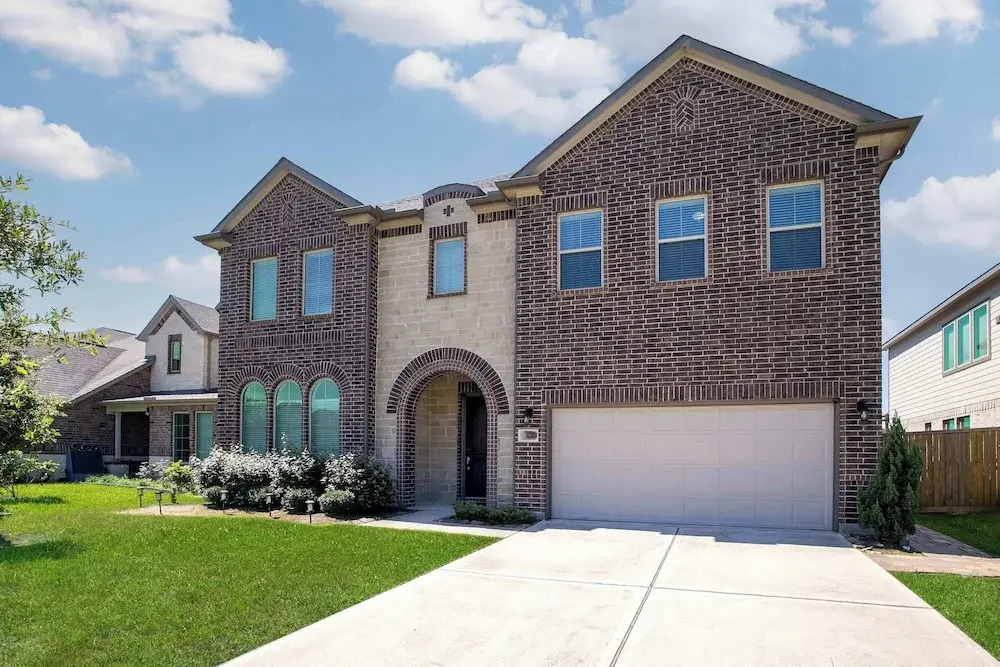 Lakeview Mansion A Chic Estate