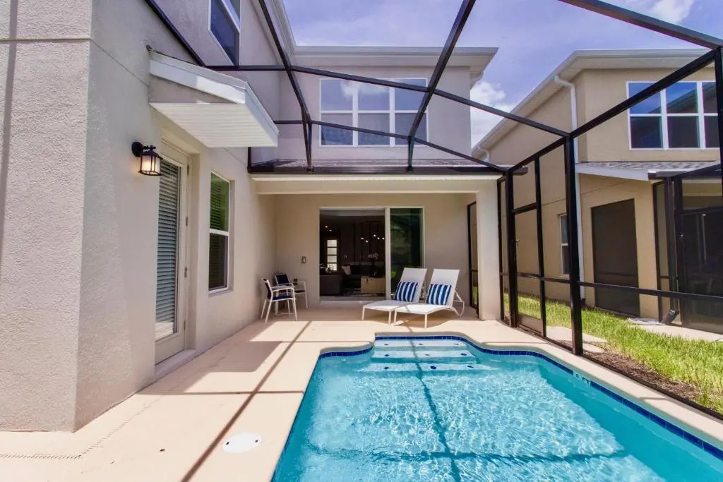 Stunning 5 Bd w/ Pool Close to Disney @ Storey Lake 2767