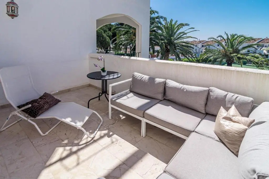 CB1- Sweet flat, shared pool in perfect location