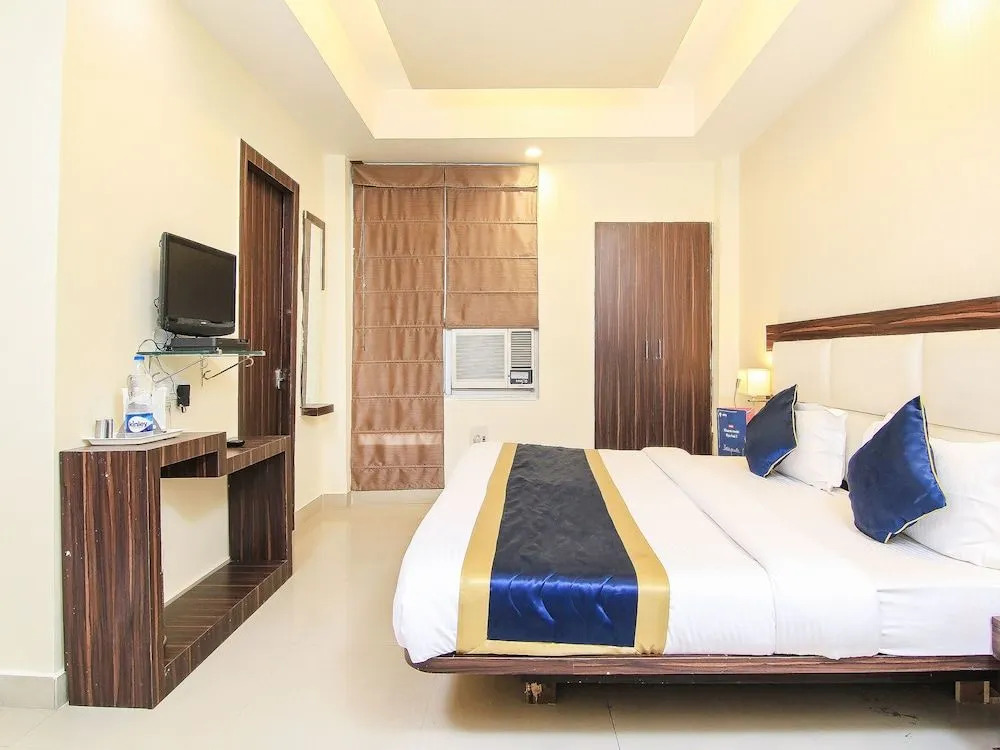 OYO 16897 Hotel Shubham Continental