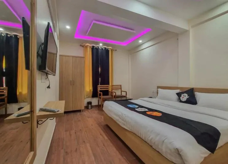 Hotel Emoji Inn