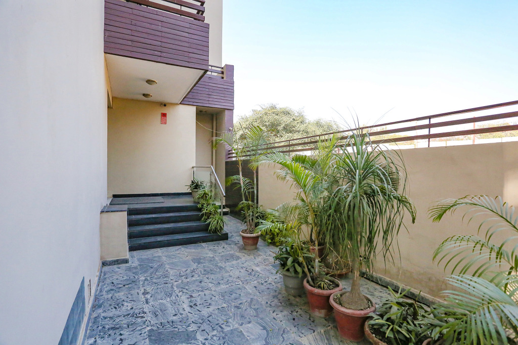 Capital O 605 Hotel Camria