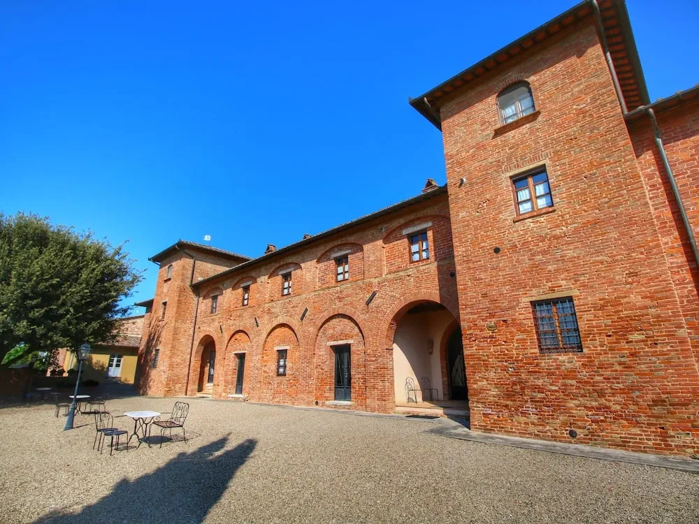 Luxurious Farmhouse in Montepulciano with Swimming Pool