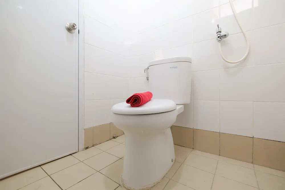 Bassura City Apartment with Direct Access to Bassura Mall