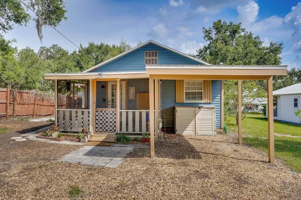 Lake Wales Vacation Rental w/ Screened-in Porch!