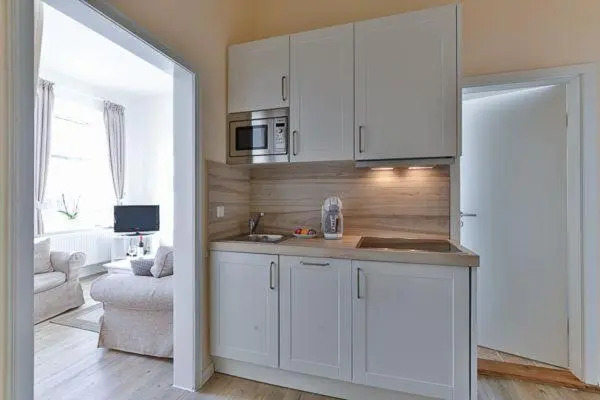App-6-mit-Suedbalkon-in-strandnaher-Lage-Baederstil-Villa-in-Wenningstedt-Sylt