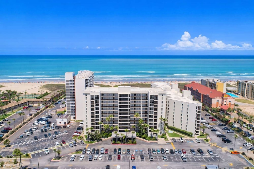Sweeping 10th Floor Views - Up to 8 - Beachfront
