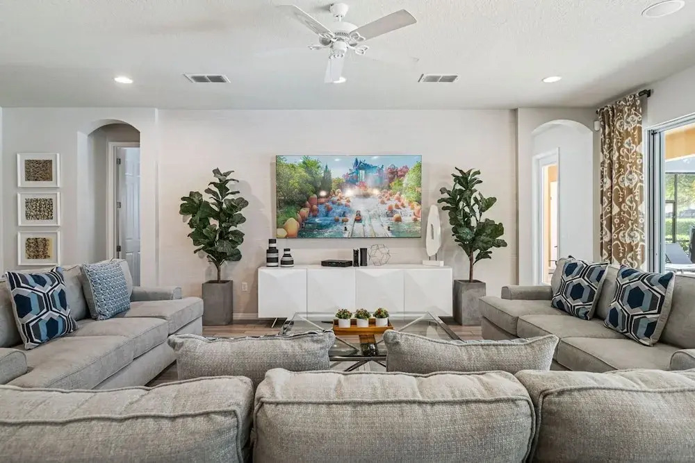 Spacious Home w/ Private Pool/spa! Sleeps 21
