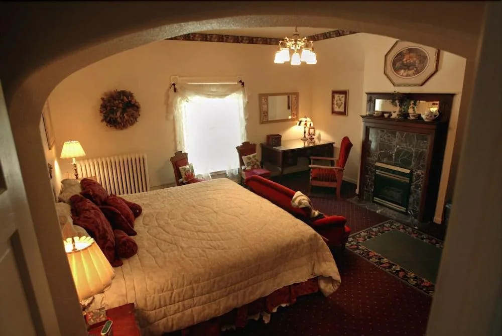 Thompson House Inn & Tea Room