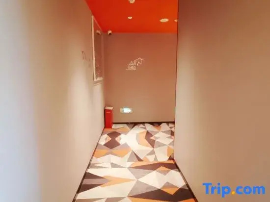 HomeInn Yunik E-sports Hotel (Yantai Bohai Ferry Xingfu Road)
