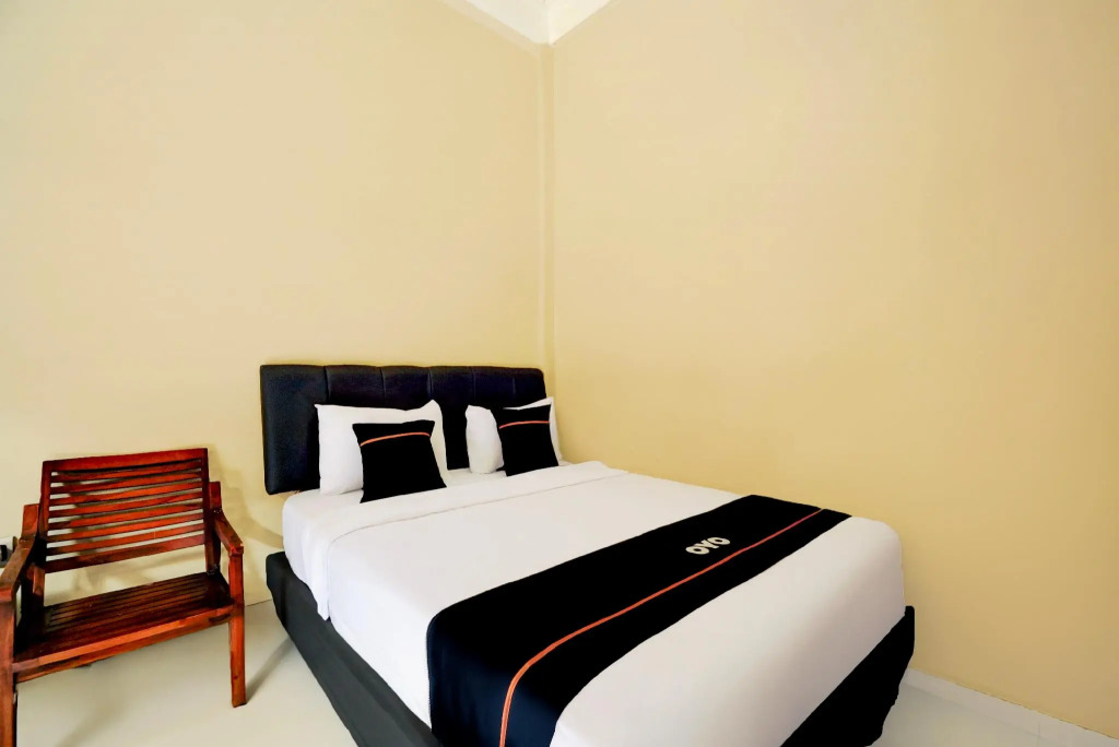Hotel O Surabaya near Pelangi Park formerly D'best Kutisari