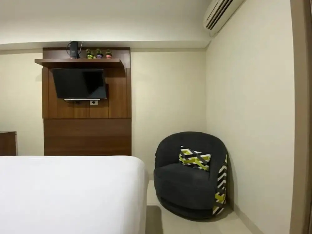 New And Homey Studio Apartment At Warhol (W/R) Residence