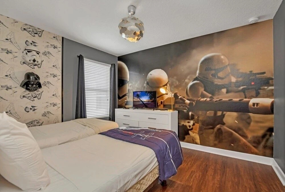 Storey Lake 6 Bedroom Beautiful Hardwood Floors 7 Villa by Redawning