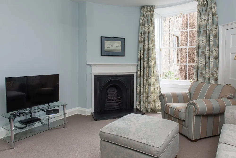 Authentic Central 3-Bedroom Apartment