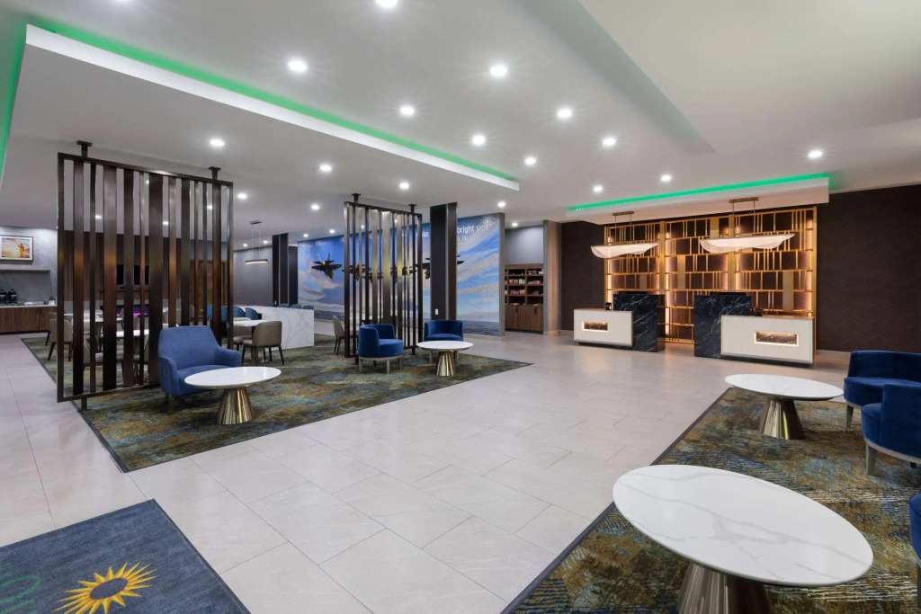 La Quinta Inn & Suites by Wyndham San Antonio at the RIM