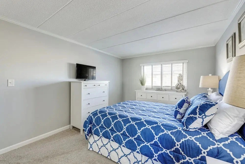 Walk to Beach! Modern Ocean City Condo w/ Balcony