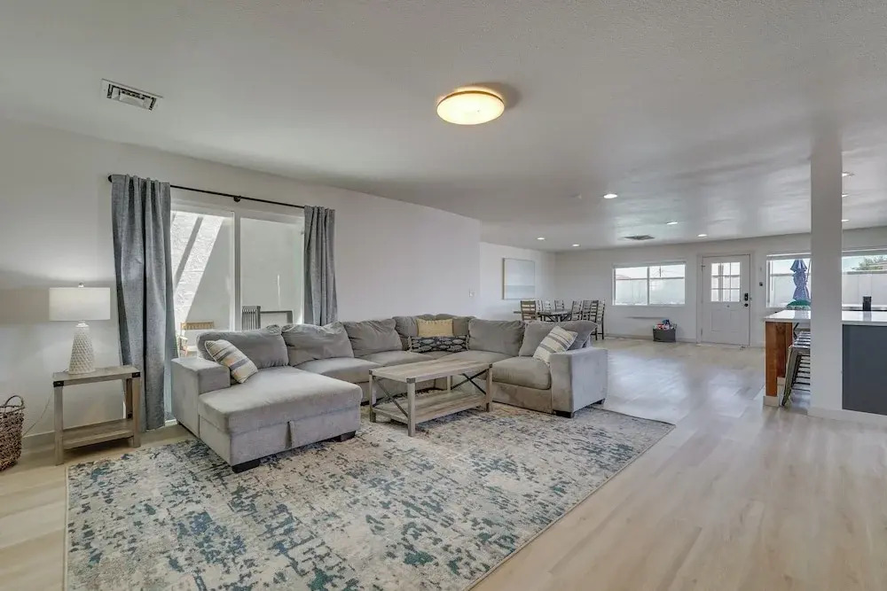 Pool, Game Room, Hot Tub: Lake Havasu City Oasis!
