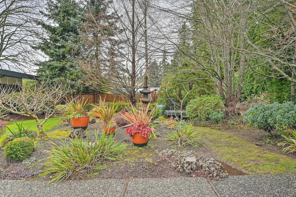 Edmonds Apartment With Private Wine Cellar!