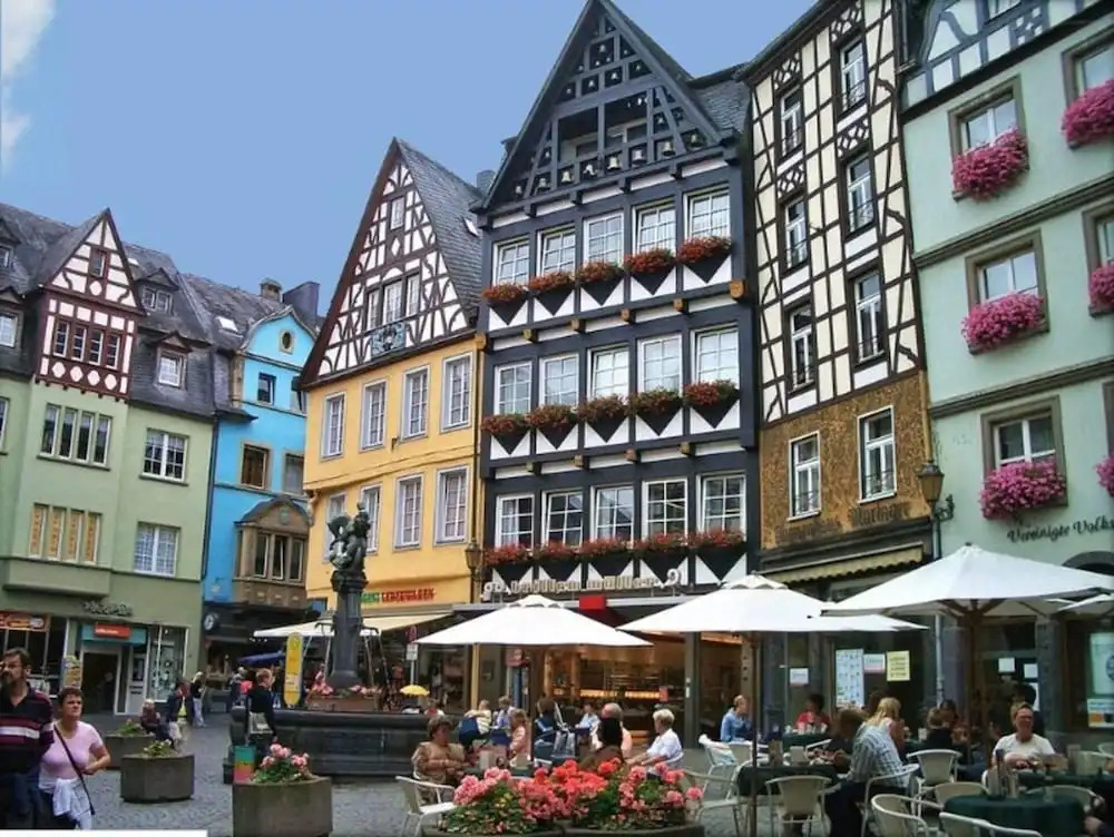 2 Bed Apt Sleeps 5 - Rooftop Terrace, Wifi