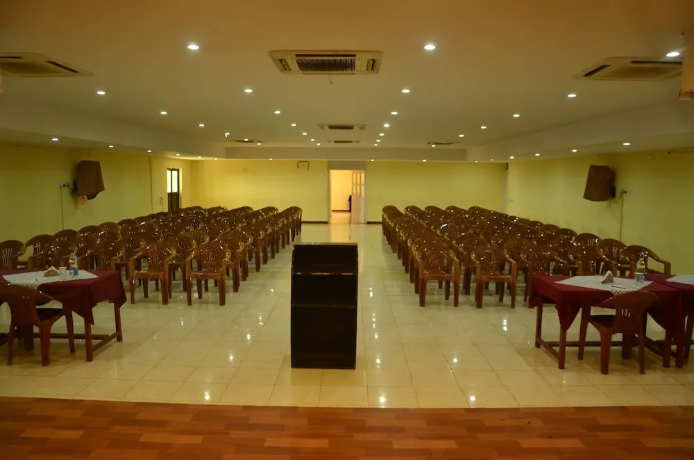 Indismart Woodbourne Resort