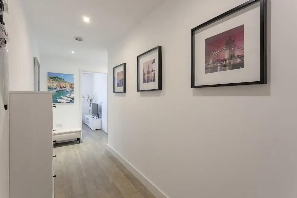 1 Bedroom Flat in Surrey Quays With Balcony