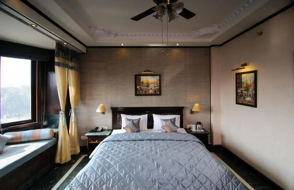 Hotel Diplomat Residency
