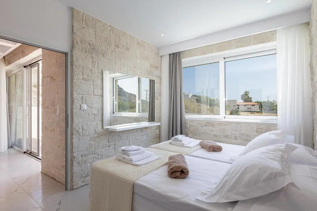 Mythos Apartments