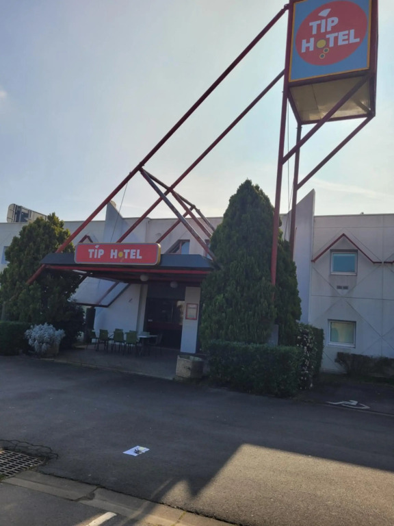 TIP HOTEL CAMBRAI ex HOTEL F1