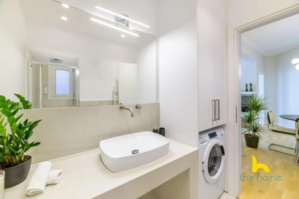 Sun-Splashed 2-BDR Corner Apartment with Hillside views!
