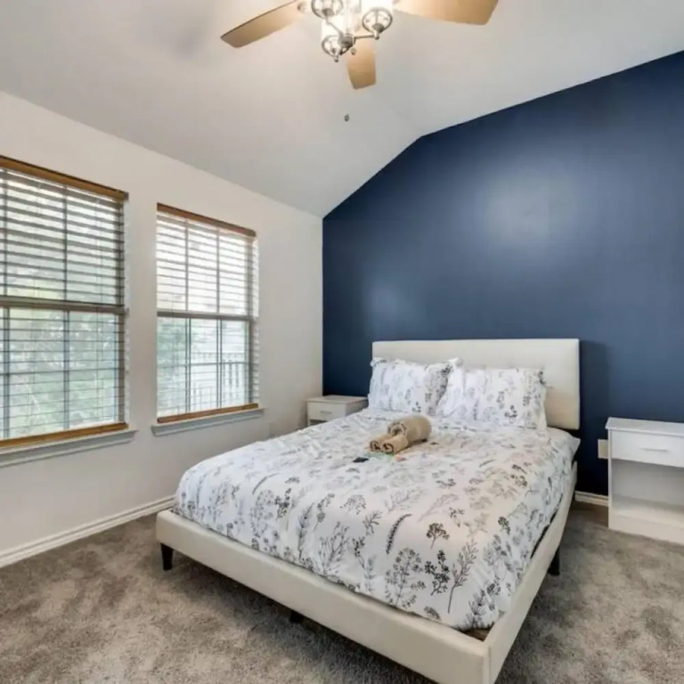 Family Business Retreat King Bed Top Amenities