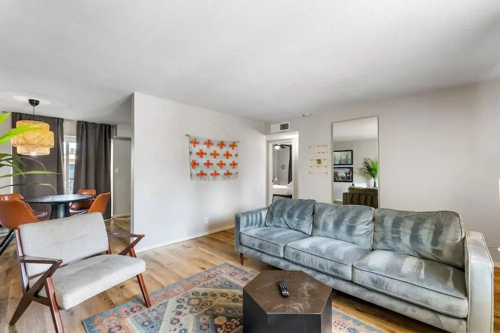 Fashion Square Apt4