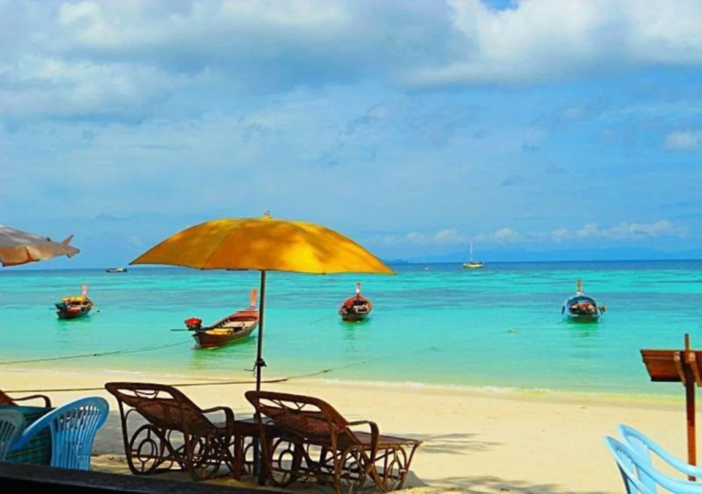 Zanom Sunrise Beach Resort