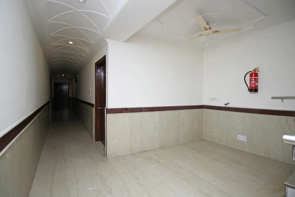 OYO 7619 Hotel VRS
