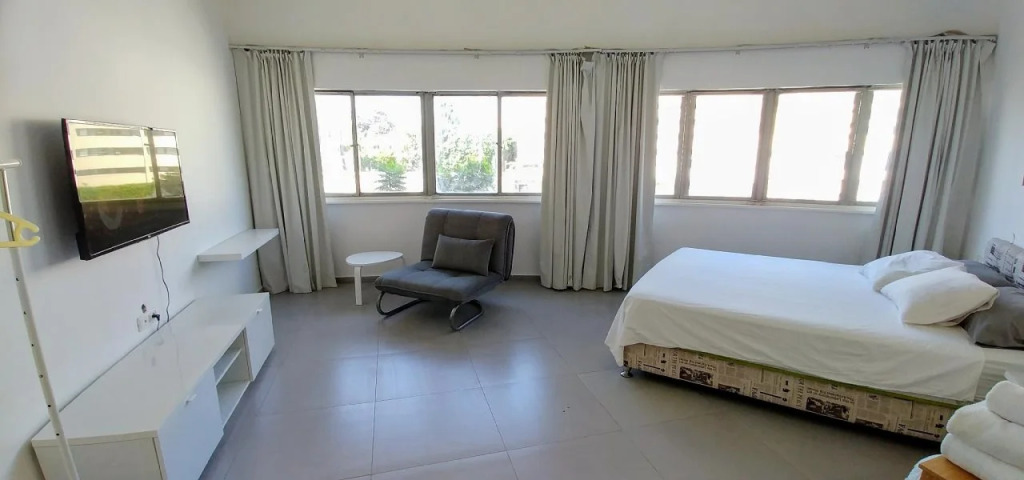 Begin19 Apartments & Hostel