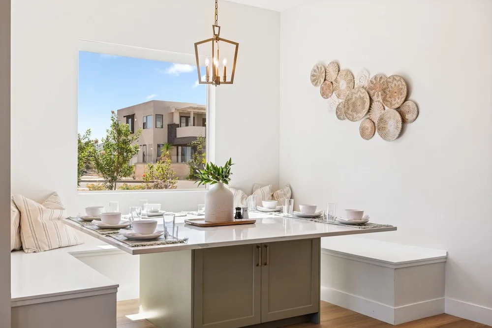 Green Acres 8 Bedroom Townhouse