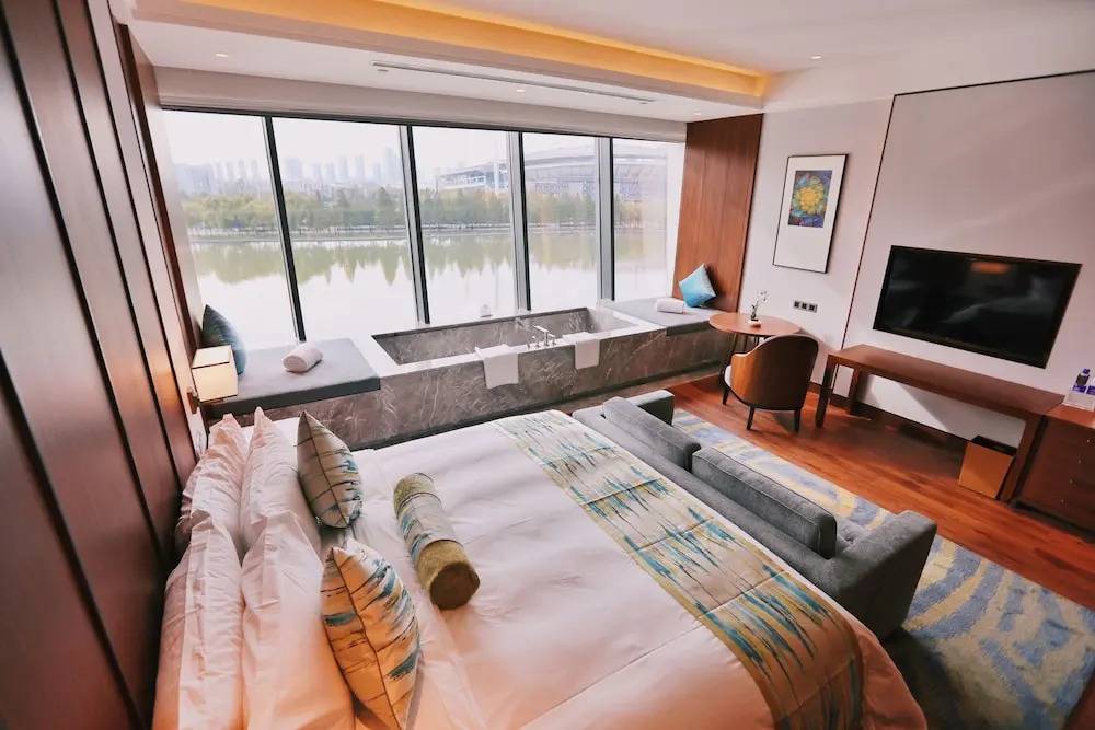 Yading Peninsula Hotel
