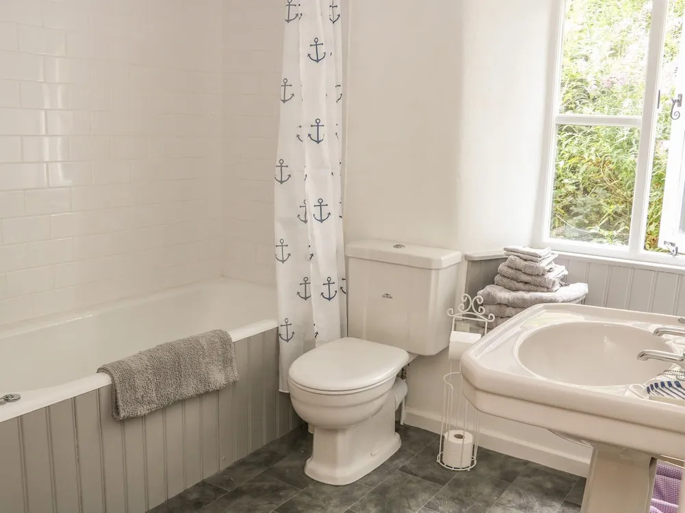 2 Farfield Row