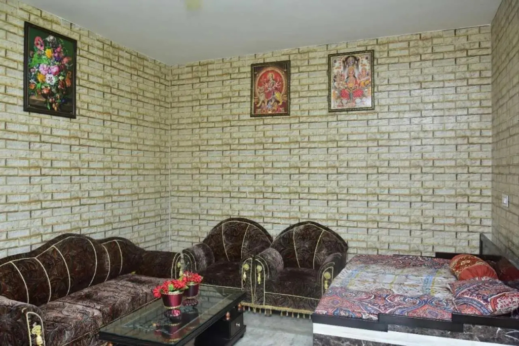 OYO HOME 92078 Pinky Homestay