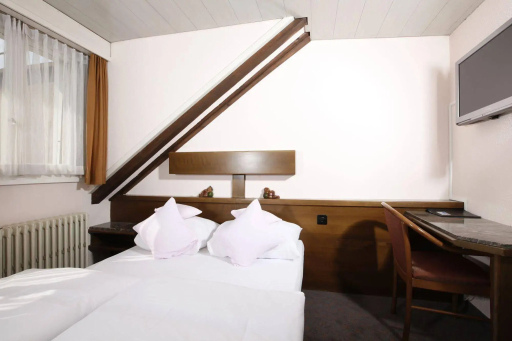 ROESLI Guest House