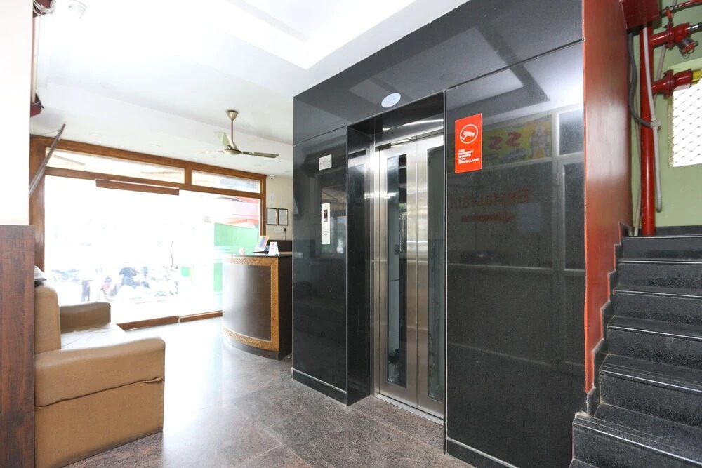 Oyo 6637 Hotel Bvn Grand