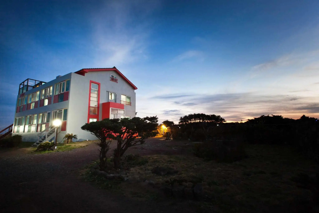 Gurembat House - Blue 102